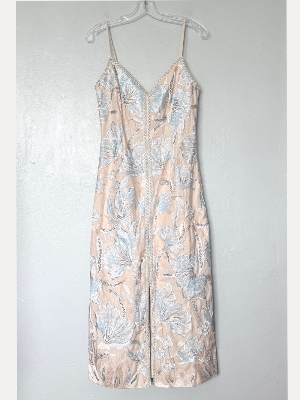 Elliatt Nia Slip Floral Embroidered V-neck Midi Dress in Sand/Blue Size S